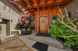 62608 Sparrow Hawk Cir, Bend, OR 97703 - Photo 11