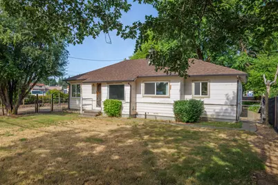 118 S Caves Avenue, Cave Junction, OR 97523 - Photo 35