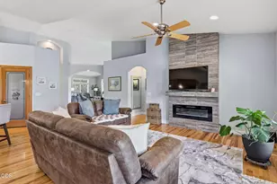 1085 Oak Grove, Eagle Point, OR 97524 - Photo 15