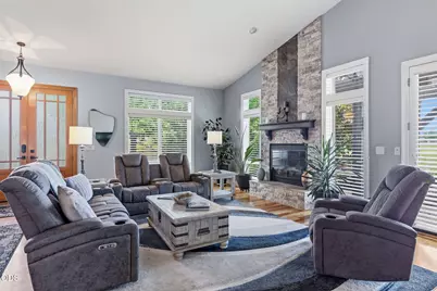 1085 Oak Grove, Eagle Point, OR 97524 - Photo 7