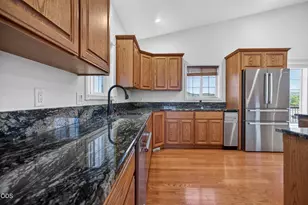 589 N Heights Dr, Eagle Point, OR 97524 - Photo 3