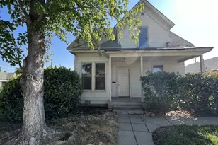 325 W 4th St, Medford, OR 97501 - Photo 9
