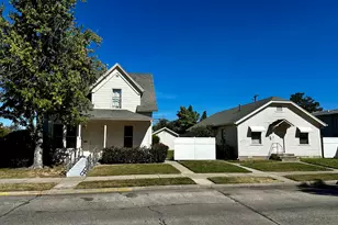 325 W 4th St, Medford, OR 97501 - Photo 1