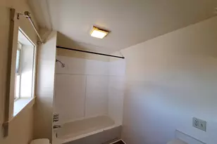 325 W 4th St, Medford, OR 97501 - Photo 25