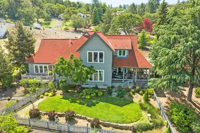 120 Wells Fargo Drive, Jacksonville, OR 97530 - Photo 3