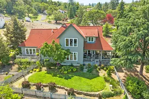 120 Wells Fargo Dr, Jacksonville, OR 97530 - Photo 3