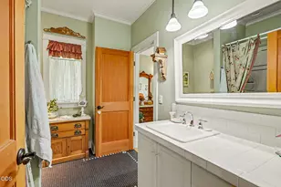120 Wells Fargo Dr, Jacksonville, OR 97530 - Photo 27