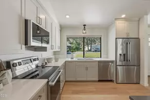 20422 Bullblock Rd, Bend, OR 97702 - Photo 11