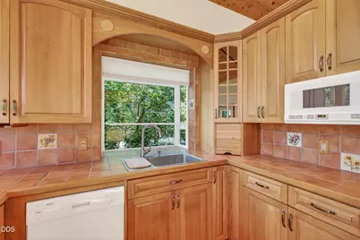 307 Hillcrest Street, Ashland, OR 97520 - Photo 9