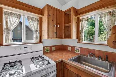 307 Hillcrest Street, Ashland, OR 97520 - Photo 33