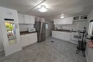 1055 N 5th St, Jacksonville, OR 97530 - Photo 3