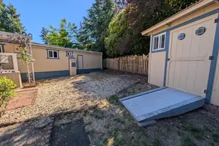 1055 N 5th St, Jacksonville, OR 97530 - Photo 17