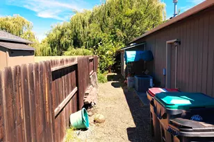 3272 Nellie Ettinger Ln, Medford, OR 97504 - Photo 7