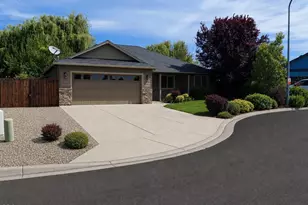 3272 Nellie Ettinger Ln, Medford, OR 97504 - Photo 1