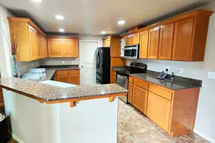 3272 Nellie Ettinger Ln, Medford, OR 97504 - Photo 3