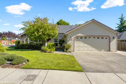 2690 SW Trinity Way, Grants Pass, OR 97527 - Photo 3