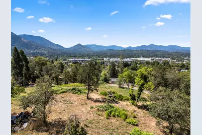 701 NE Tokay, Grants Pass, OR 97526 - Photo 1