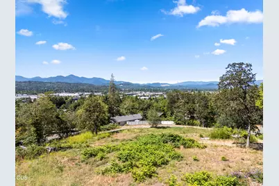 701 NE Tokay, Grants Pass, OR 97526 - Photo 9