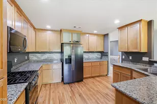 1056 Highlands Dr, Eagle Point, OR 97524 - Photo 13