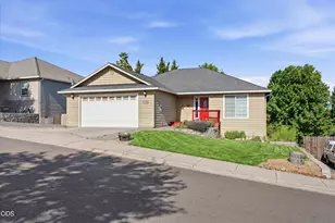 1056 Highlands Dr, Eagle Point, OR 97524 - Photo 5