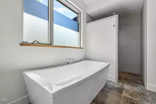 19460 Randall Ct, Bend, OR 97702 - Photo 23