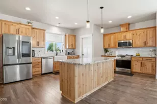 990 Win Way, Eagle Point, OR 97524 - Photo 5