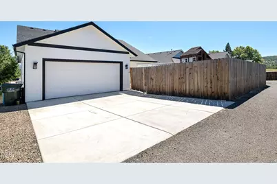 990 Win Way, Eagle Point, OR 97524 - Photo 41