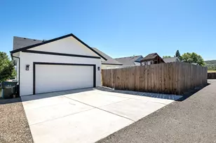 990 Win Way, Eagle Point, OR 97524 - Photo 41