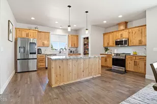 990 Win Way, Eagle Point, OR 97524 - Photo 3