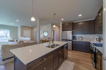 300 NW Double Eagle Avenue, Madras, OR 97741 - Photo 13