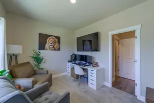300 NW Double Eagle Ave, Madras, OR 97741 - Photo 17