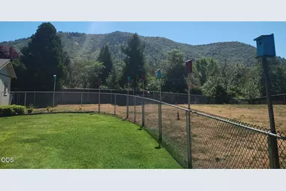 423 E Glenwood Street, Grants Pass, OR 97527 - Photo 13