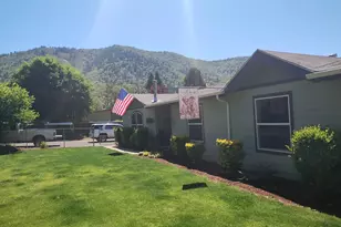 423 E Glenwood St, Grants Pass, OR 97527 - Photo 3