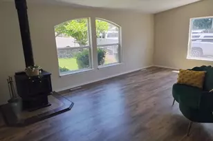 423 E Glenwood St, Grants Pass, OR 97527 - Photo 29