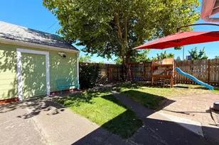1029 S Holly St, Medford, OR 97501 - Photo 33