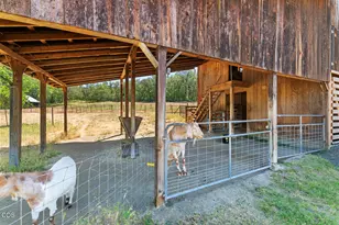 1800 S Obenchain Rd, Eagle Point, OR 97524 - Photo 19