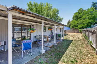 1688 Lillian Street, Medford, OR 97501 - Photo 7