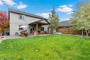 21245 SE Golden Market Ln, Bend, OR 97702 - Photo 43