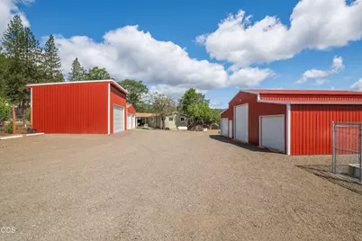 130 Kitty Drive, Eagle Point, OR 97524 - Photo 3
