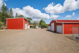 130 Kitty Dr, Eagle Point, OR 97524 - Photo 3