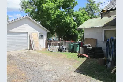 321 Crater Lake Parkway, Klamath Falls, OR 97601 - Photo 3