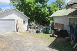 321 Crater Lake Pkwy, Klamath Falls, OR 97601 - Photo 3