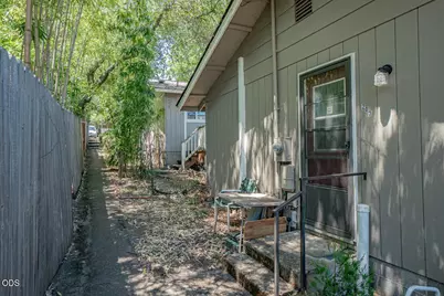 207 Gresham Street #Units 207, 209, 211, Ashland, OR 97520 - Photo 9