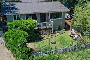 207 Gresham St, Ashland, OR 97520 - Photo 7