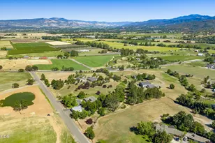 3939 Tami Ln, Central Point, OR 97502 - Photo 47
