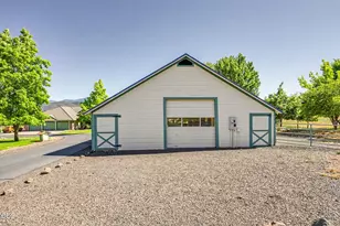 3939 Tami Ln, Central Point, OR 97502 - Photo 5