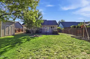 1810 SW 27th St, Redmond, OR 97756 - Photo 43