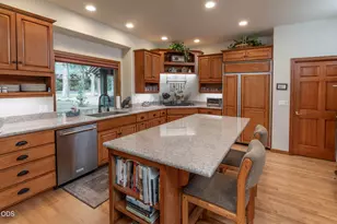 60621 Golf Village Loop, Bend, OR 97702 - Photo 11