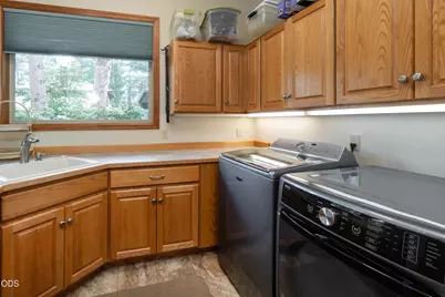 60621 Golf Village Loop, Bend, OR 97702 - Photo 29