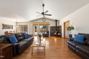 20825 Rorick Dr, Bend, OR 97701 - Photo 3